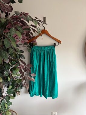Claiborne Teal silk Green Midi Skirt with Buttoned Waist